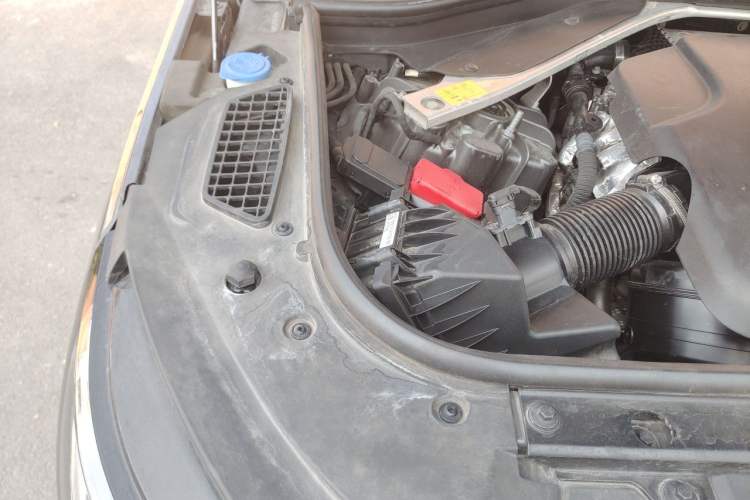 Used Land Rover Range Sport 2023 400PS Dynamic SE Engine Bay Right