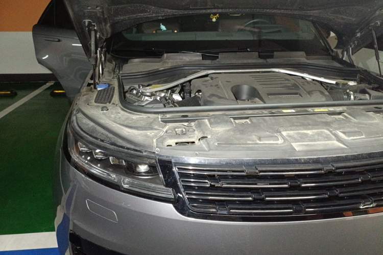 Used Land Rover Range Sport 2023 400PS Dynamic HSE Engine Bay Right