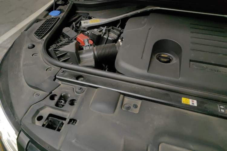 Used Land Rover Range Sport 2023 400PS Dynamic SE Engine Bay Right