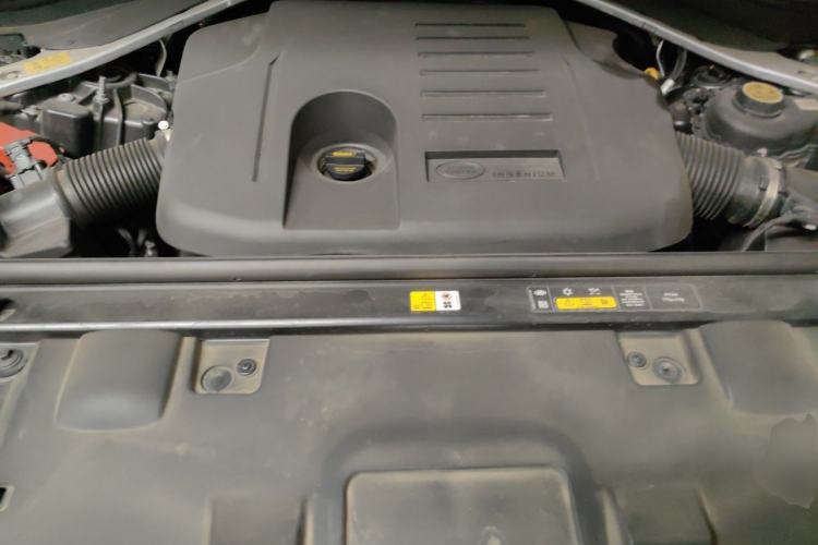 Used Land Rover Range Sport 2023 400PS Dynamic SE Engine Bay