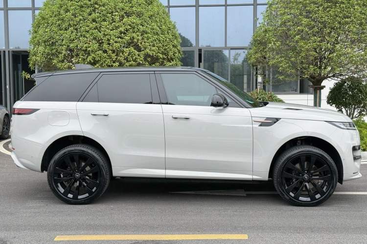 Used Land Rover Range Sport 2023 400PS Dynamic SE Exterior 3