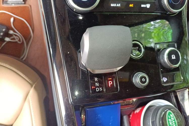 Used Land Rover Range Sport 2023 400PS Dynamic SE Gear Lever