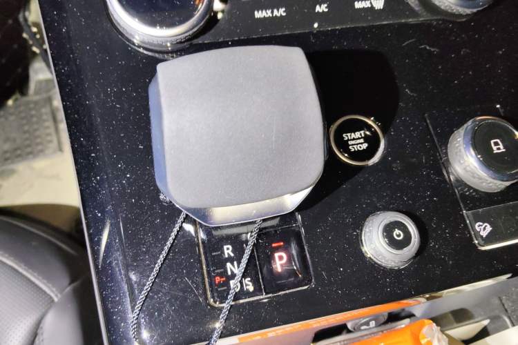 Used Land Rover Range Sport 2023 400PS Dynamic SE Gear Lever