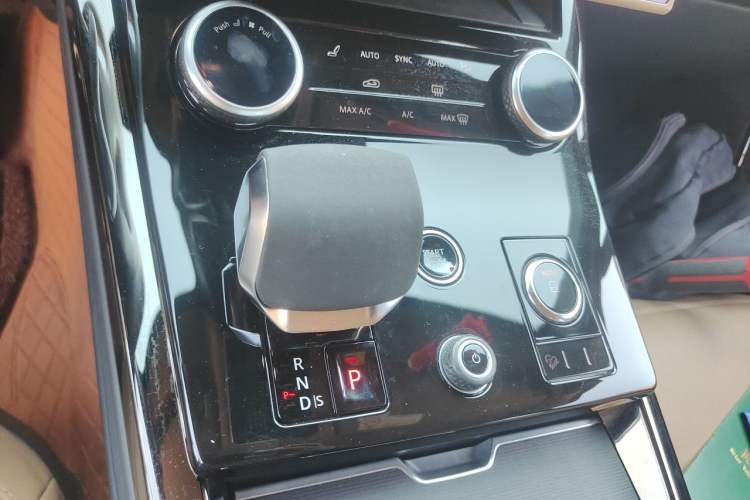 Used Land Rover Range Sport 2023 400PS Dynamic SE Gear Lever