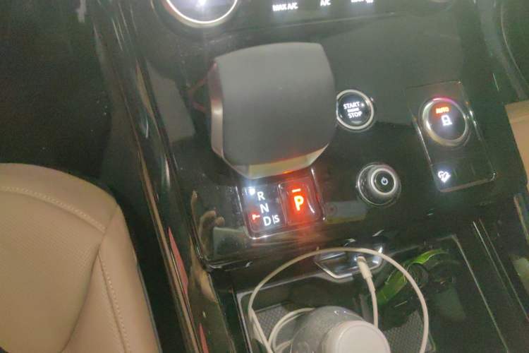 Used Land Rover Range Sport 2023 400PS Dynamic SE Gear Lever