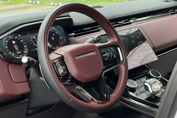 Used Land Rover Range Sport 2023 400PS Dynamic SE Interior 14