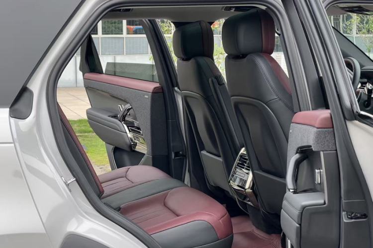 Used Land Rover Range Sport 2023 400PS Dynamic SE Interior 4