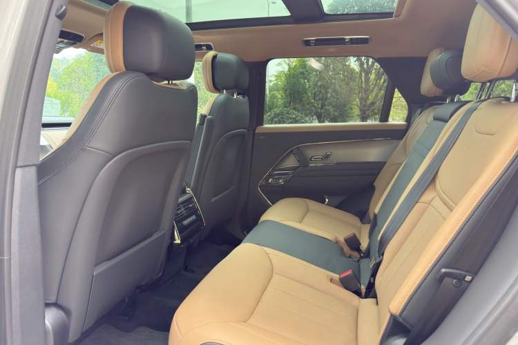 Used Land Rover Range Sport 2023 400PS Dynamic SE Interior 5