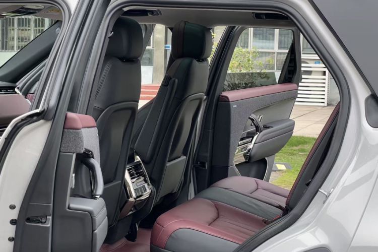 Used Land Rover Range Sport 2023 400PS Dynamic SE Interior 7