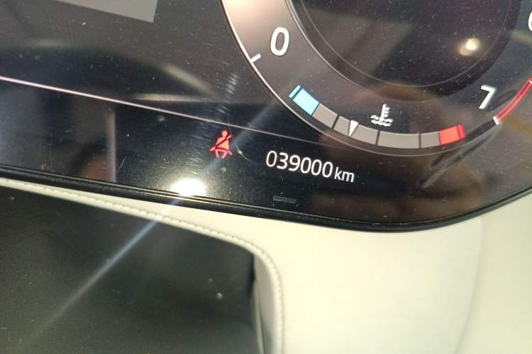 Used Land Rover Range Sport 2023 360 PS S Odometer Close Up