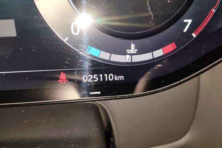 Used Land Rover Range Sport 2023 400PS Dynamic SE Odometer Close Up