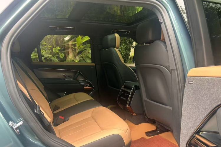 Used Land Rover Range Sport 2023 400PS Dynamic SE Interior 3