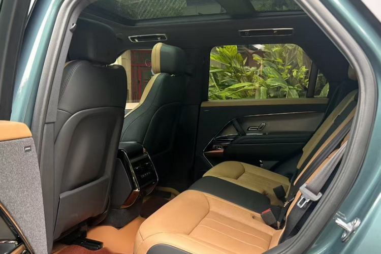 Used Land Rover Range Sport 2023 400PS Dynamic SE Interior 4
