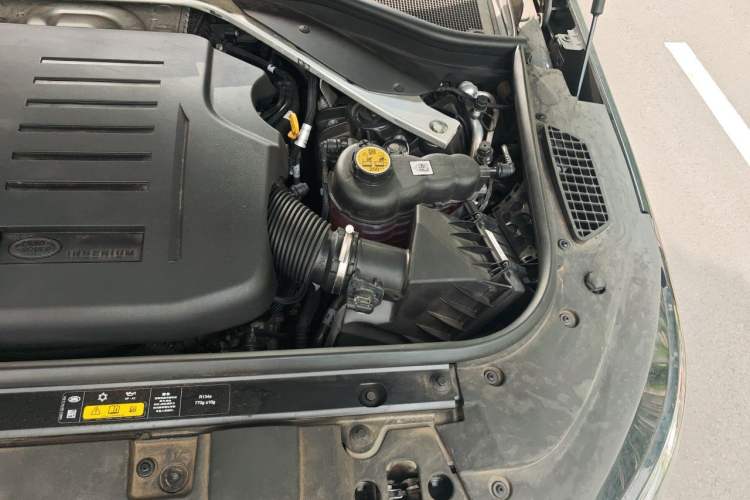 Used Land Rover Range Sport 2023 360 PS S Engine Bay Left