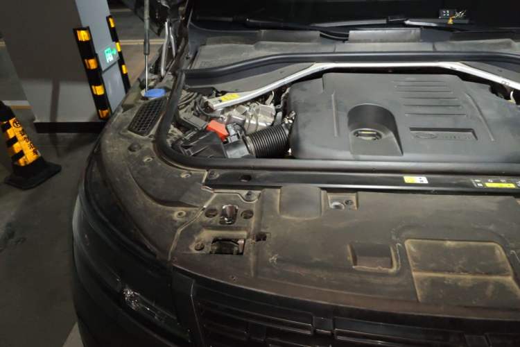 Used Land Rover Range Sport 2023 400PS Dynamic SE Engine Bay Right