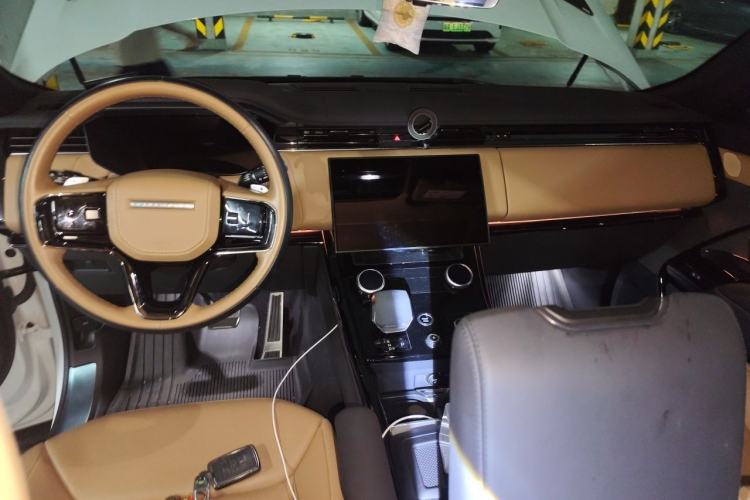 Used Land Rover Range Sport 2023 400PS Dynamic SE Center Console
