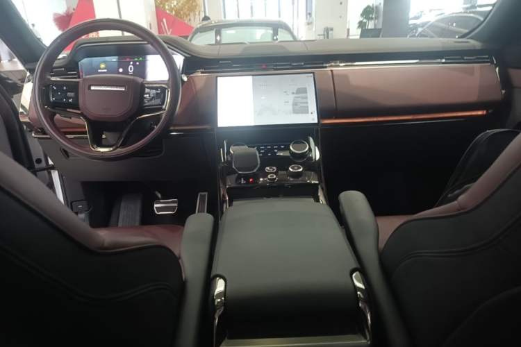 Used Land Rover Range Sport 2023 400PS Dynamic SE Center Console