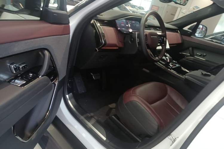 Used Land Rover Range Sport 2023 400PS Dynamic SE Driver Seat