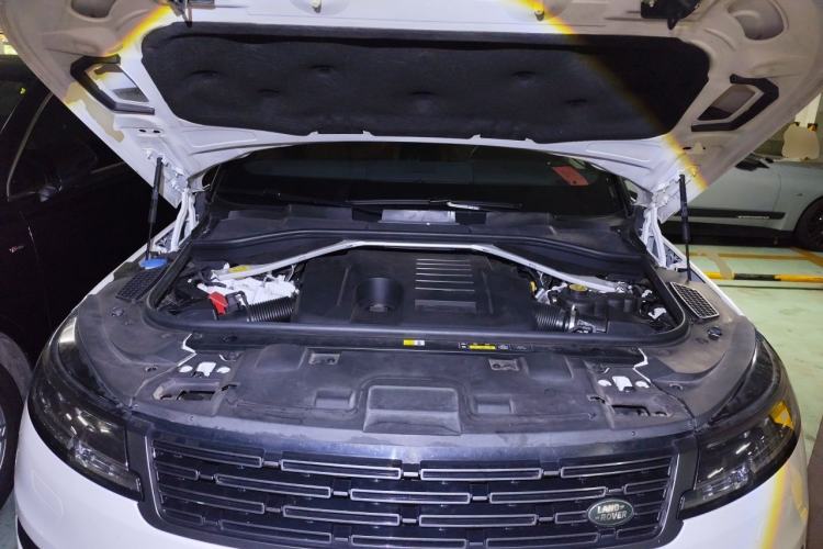 Used Land Rover Range Sport 2023 400PS Dynamic SE Engine Bay