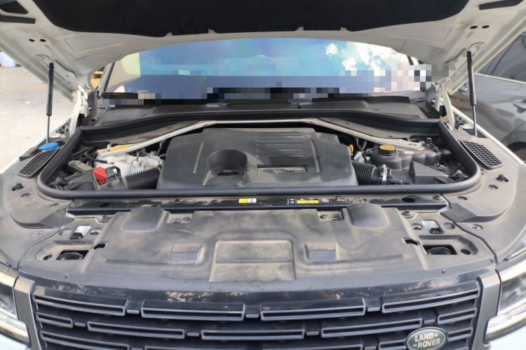 Used Land Rover Range Sport 2023 400PS Dynamic SE Engine Bay