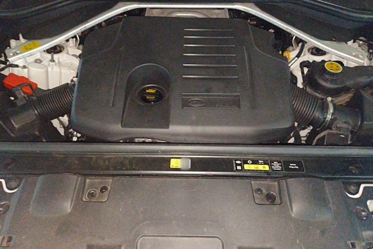 Used Land Rover Range Sport 2023 400PS Dynamic SE Engine Bay