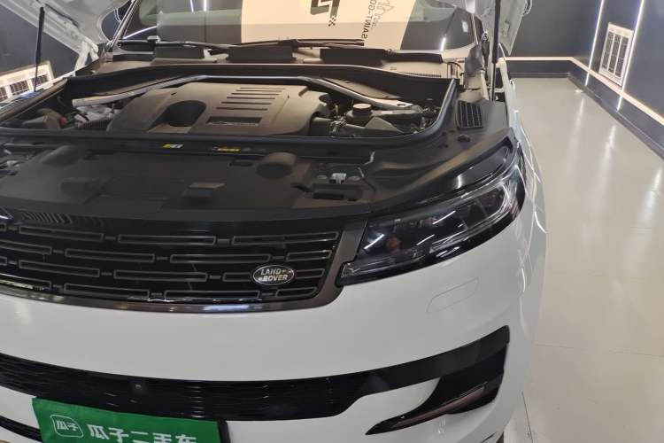 Used Land Rover Range Sport 2023 400PS Dynamic SE Engine Bay Left
