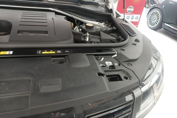 Used Land Rover Range Sport 2023 400PS Dynamic SE Engine Bay Left