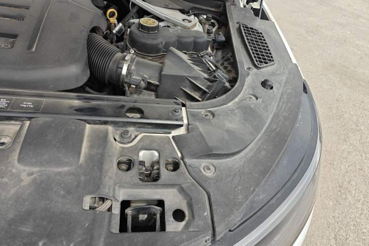 Used Land Rover Range Sport 2023 400PS Dynamic HSE Engine Bay Left