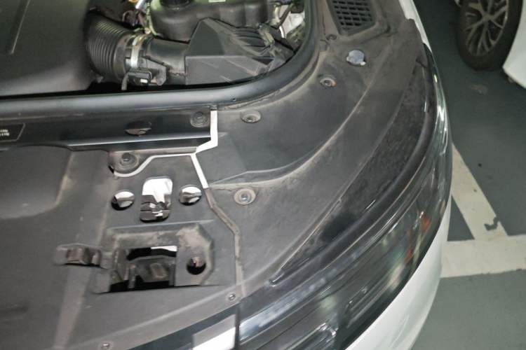 Used Land Rover Range Sport 2023 400PS Dynamic SE Engine Bay Left