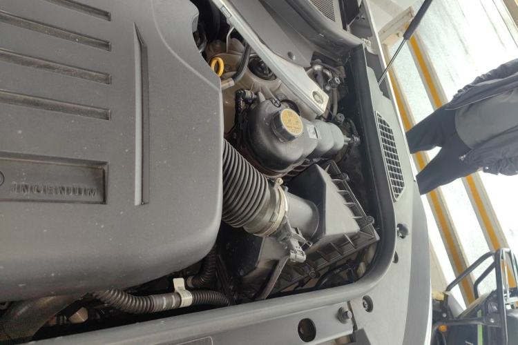 Used Land Rover Range Sport 2023 400PS Dynamic SE Engine Bay Left