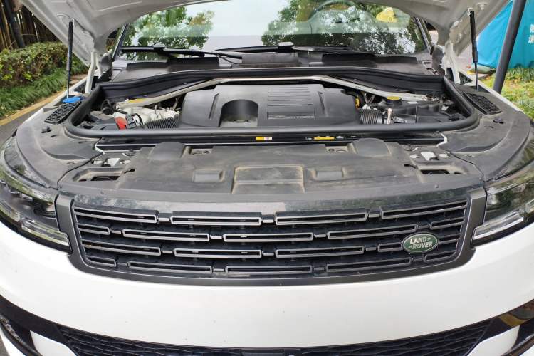 Used Land Rover Range Sport 2023 400PS Dynamic HSE Engine Bay