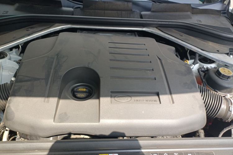 Used Land Rover Range Sport 2023 360 PS S Engine Bay