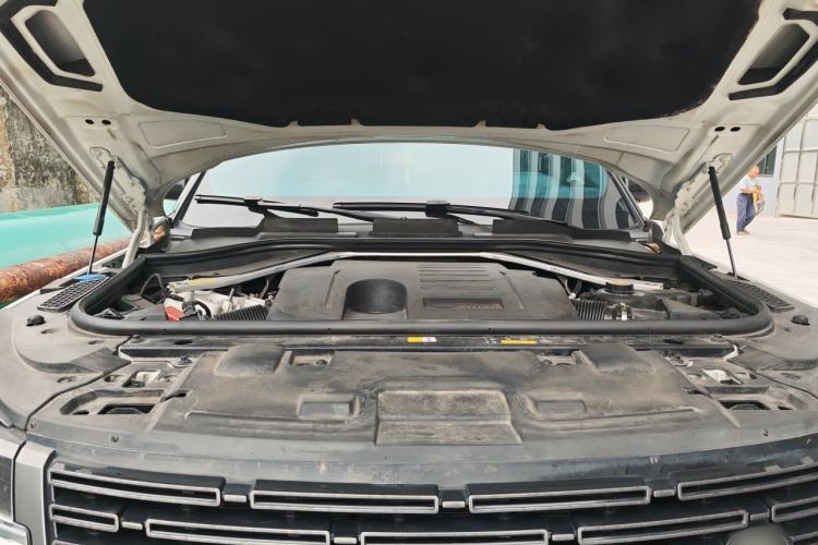 Used Land Rover Range Sport 2023 360 PS S Engine Bay