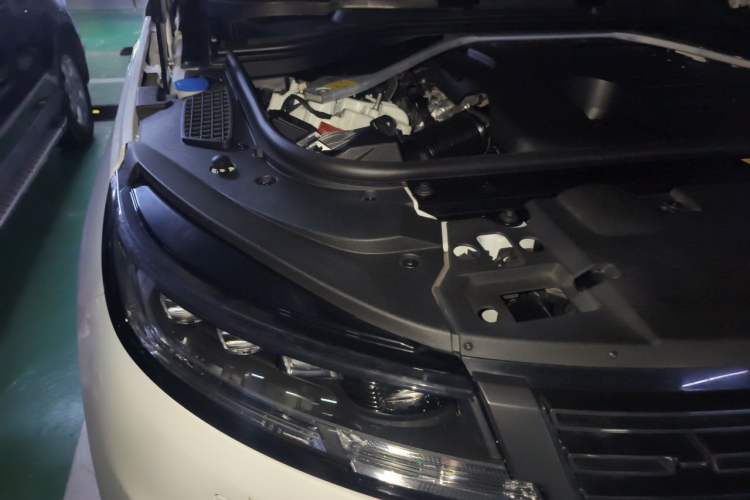 Used Land Rover Range Sport 2023 400PS Dynamic HSE Engine Bay Right