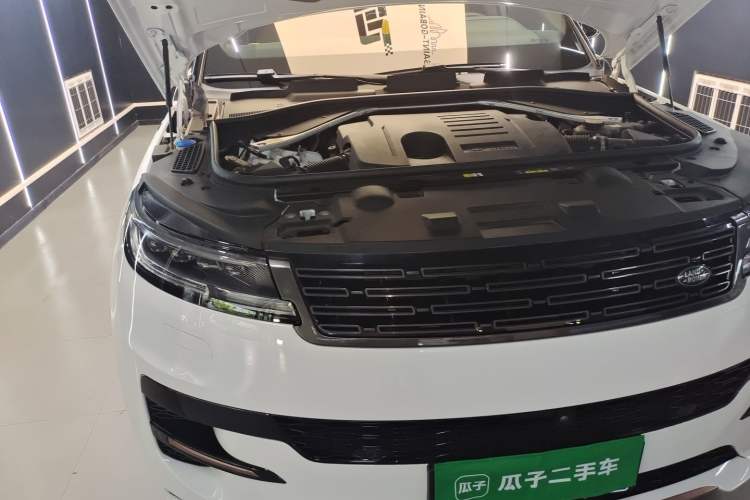 Used Land Rover Range Sport 2023 400PS Dynamic SE Engine Bay Right