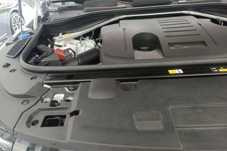 Used Land Rover Range Sport 2023 400PS Dynamic SE Engine Bay Right