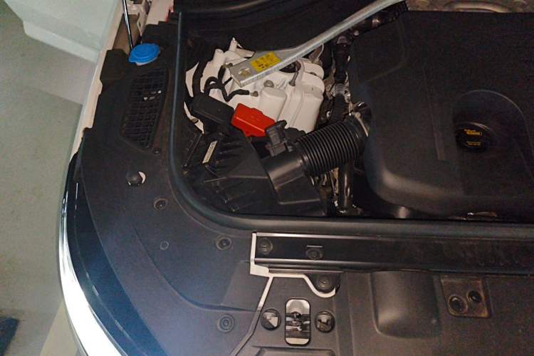 Used Land Rover Range Sport 2023 400PS Dynamic SE Engine Bay Right