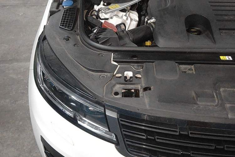Used Land Rover Range Sport 2023 400PS Dynamic HSE Engine Bay Right