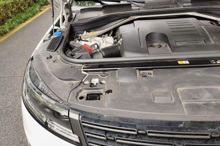 Used Land Rover Range Sport 2023 400PS Dynamic HSE Engine Bay Right