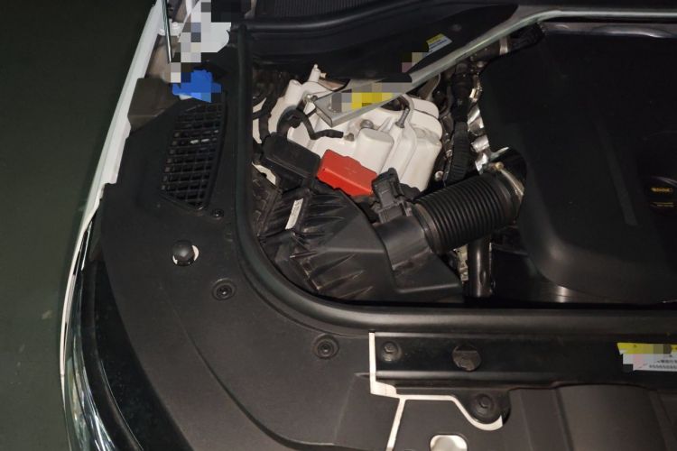 Used Land Rover Range Sport 2023 400PS Dynamic HSE Engine Bay Right