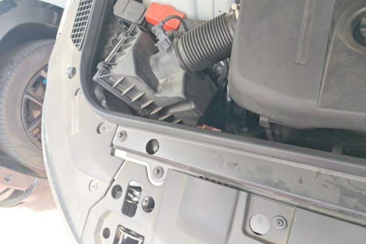 Used Land Rover Range Sport 2023 400PS Dynamic SE Engine Bay Right