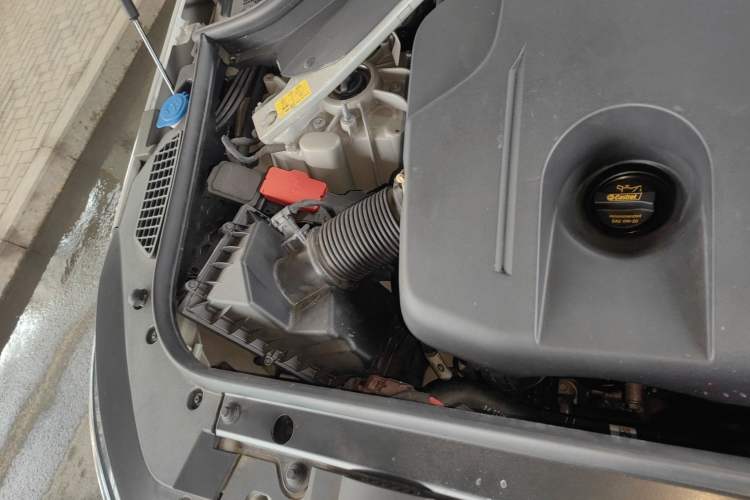 Used Land Rover Range Sport 2023 400PS Dynamic SE Engine Bay Right