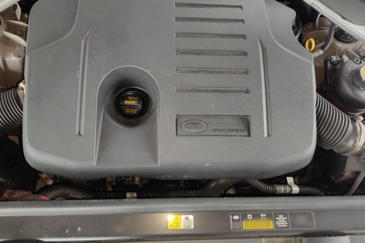 Used Land Rover Range Sport 2023 400PS Dynamic SE Engine Bay