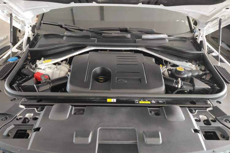 Used Land Rover Range Sport 2023 400PS Dynamic SE Engine Bay