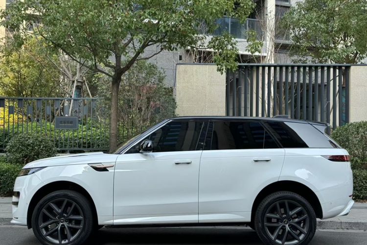 Used Land Rover Range Sport 2023 400PS Dynamic HSE Exterior 1