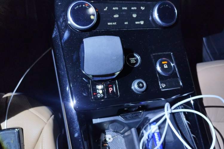 Used Land Rover Range Sport 2023 400PS Dynamic SE Gear Lever