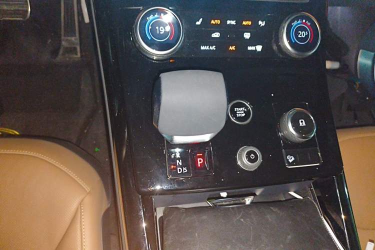 Used Land Rover Range Sport 2023 400PS Dynamic SE Gear Lever
