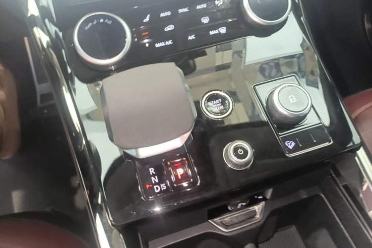 Used Land Rover Range Sport 2023 400PS Dynamic SE Gear Lever