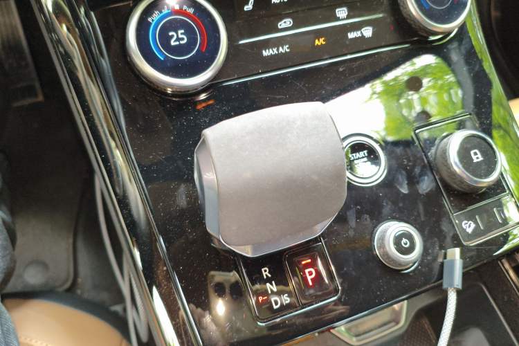 Used Land Rover Range Sport 2023 400PS Dynamic HSE Gear Lever