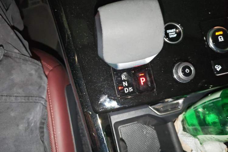 Used Land Rover Range Sport 2023 400PS Dynamic SE Gear Lever